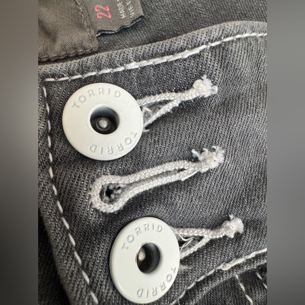 Torrid Crop Jeggings | Slate Blue-Grey Wash | Size 22 (3X) - Picture 5 of 9